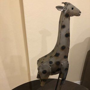 Giraffe-artistic metal accent piece